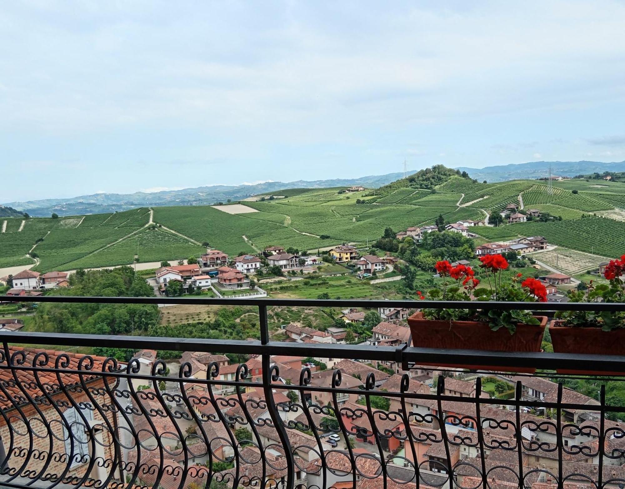 Teresa Al Belvedere Rooms&Holidayapartments Camere&Appartamenti Castellinaldo エクステリア 写真